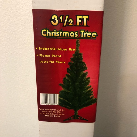 New 3 1/2 ft Christmas tree green color - Picture 1 of 5